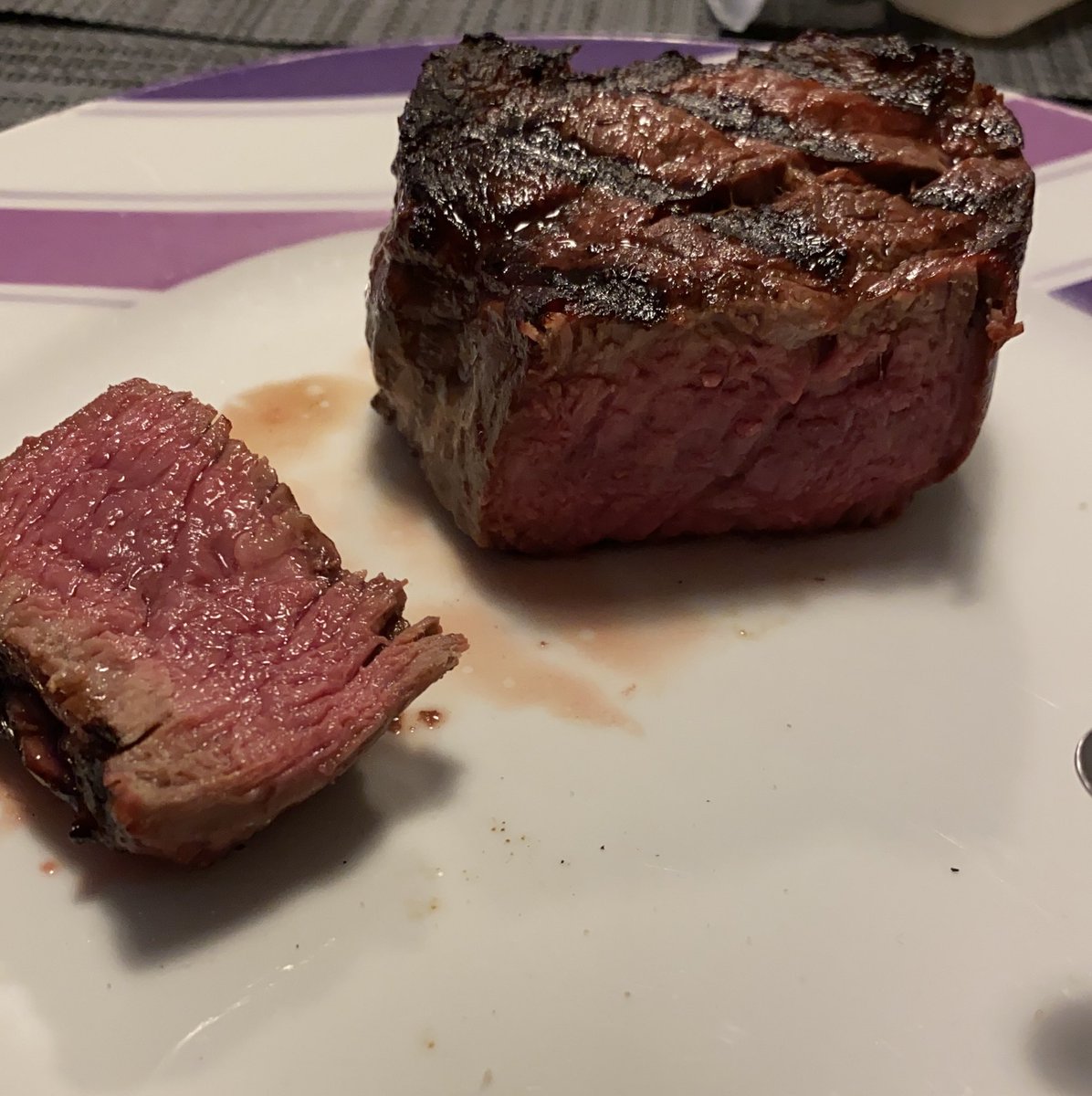 MarcusKppers's tweet photo. Today New Zealand Wagyu filet. It was amazing. Smells like butter in the mouth 😍 https://t.co/ZZHWOEMi0r