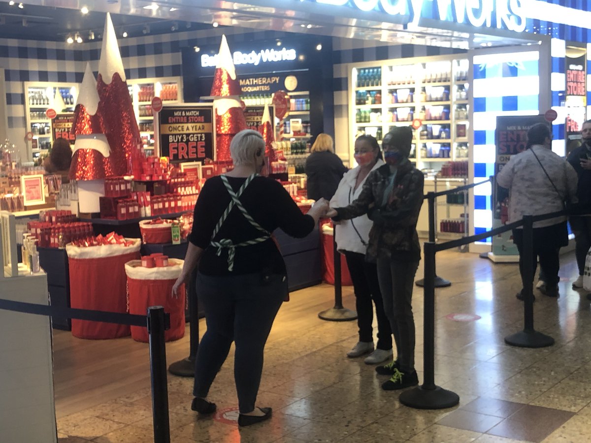 theeastlandmall's tweet photo. Social distancing starts out in the mall common area and continues inside the store.  Thanks for all your patience today as we strive to keep everyone safe this Black Friday. https://t.co/5Qq1hq9Tzp