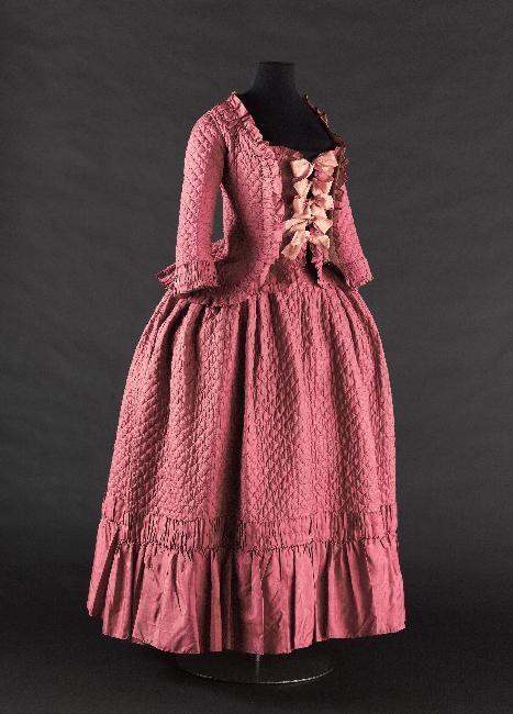 18thCent_Kitty's tweet photo. #FridayNightFrills 18th Century quilted caraco &amp; petticoat, 1770’s, via Musée Galliera https://t.co/heeorkSzk7