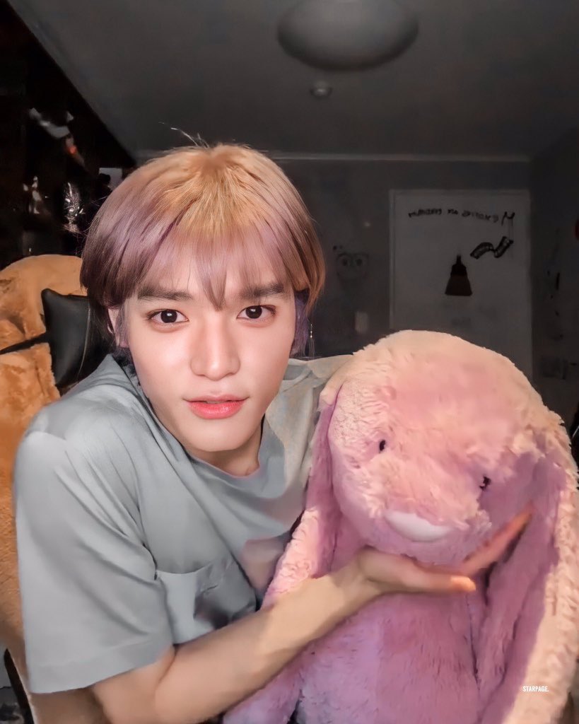 เพิ่มเติมค่ะ ผู้ช่วยในการนอนหลับแต่ละคืนของเค้าคือตุ๊กตา ใช่ค่ะทุกคืนนี้เอาคุณกระต่ายรองขาเพื่อให้ไม่ปวดเอวเวลานอน