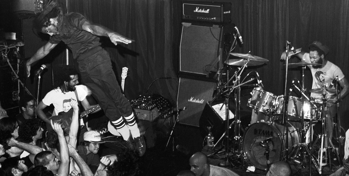 SkateMagazine's tweet photo. @Ebonyteach #BadBrains #slampit #stagedive https://t.co/EiyS9OiTQX