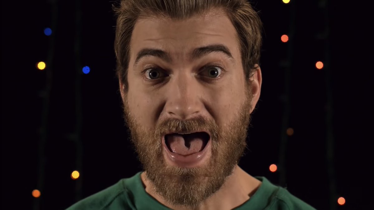 Mythical's tweet photo. Me before Thanksgiving vs. the day after 🎄 https://t.co/hXrjR87oWa