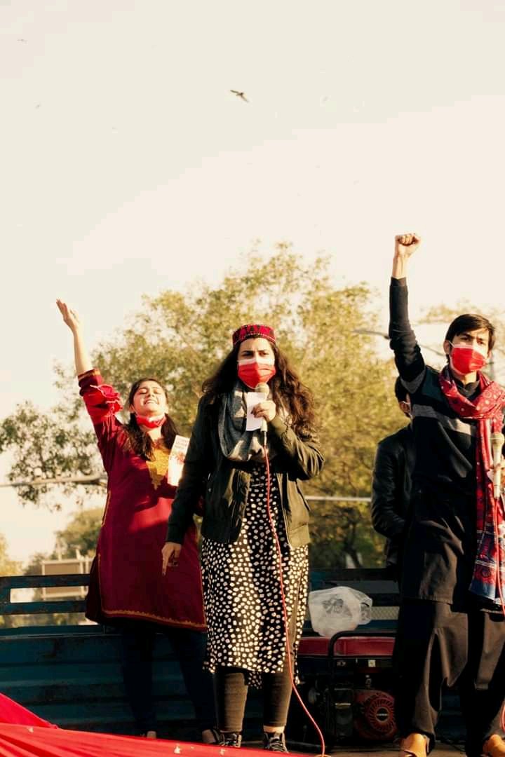 HeraldStudents's tweet photo. #StudentsSolidarityMarch in Lahore https://t.co/P9k7mahHhB