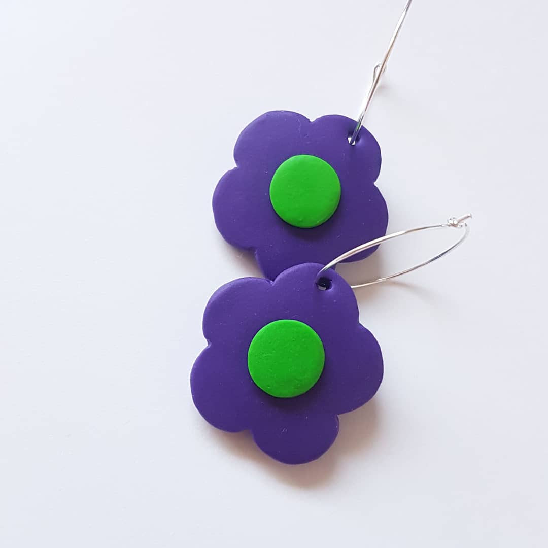 jasm_design's tweet photo. Dapne hoops for sale

https://t.co/T35h9MnxWI

#flowers #floral #clay #polymerclay #greenandpurple #flowerearrings #earrings #silverjewellery #70s #retro #vintage #aesthetic #scoobydoo #floral #art #handmade #gifts #giftideas https://t.co/vLj8UcyTaz