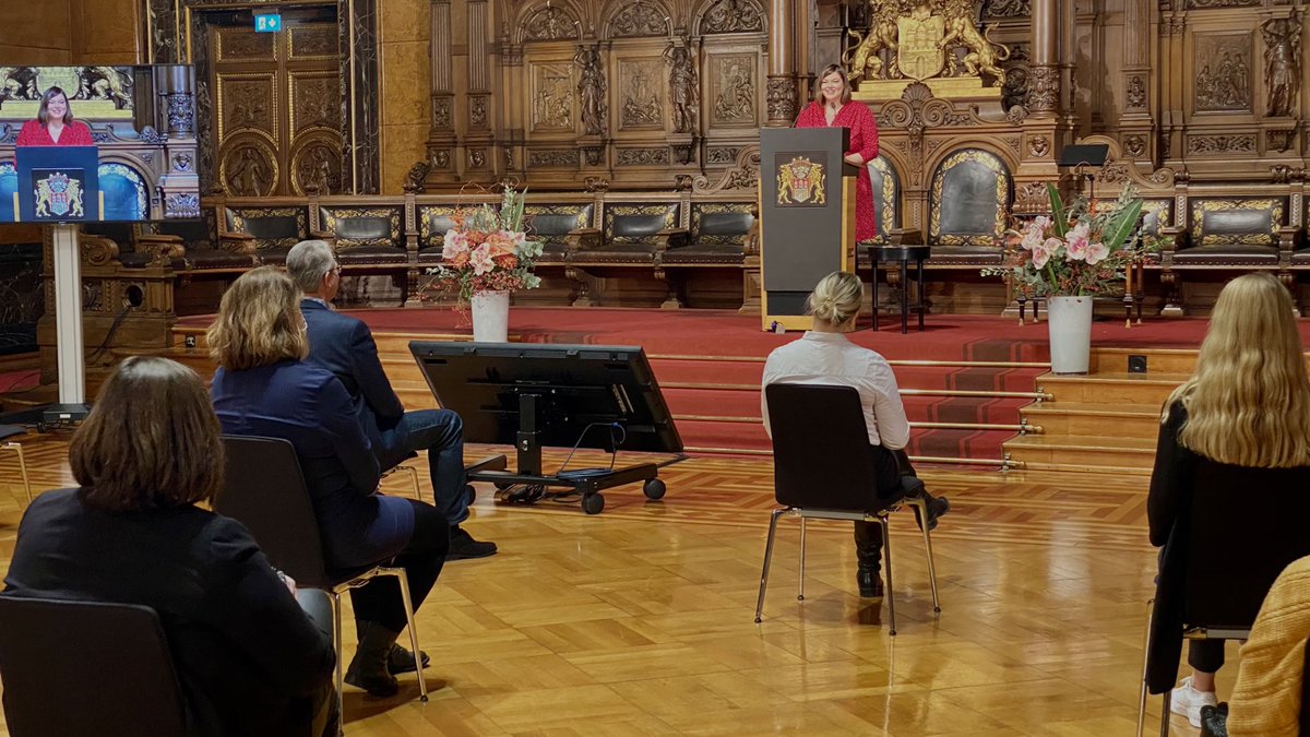 hh_bwfg's tweet photo. Congrats: Der #socialdevelopersclub und @miriamstehling sind mit dem #IDEA2020 zur Förderung digitaler Gleichstellung ausgezeichnet worden. Den Ehrenpreis für ihr Engagement erhielt Melanie Schütze, Gründerin von @teamnushu. #Frauenkönnen #genderequality https://t.co/xulT31gjX2 https://t.co/fjqQsw9z5u