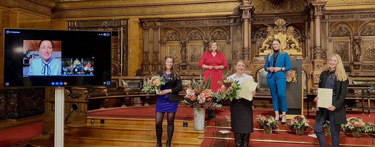 hh_bwfg's tweet photo. Congrats: Der #socialdevelopersclub und @miriamstehling sind mit dem #IDEA2020 zur Förderung digitaler Gleichstellung ausgezeichnet worden. Den Ehrenpreis für ihr Engagement erhielt Melanie Schütze, Gründerin von @teamnushu. #Frauenkönnen #genderequality https://t.co/xulT31gjX2 https://t.co/fjqQsw9z5u
