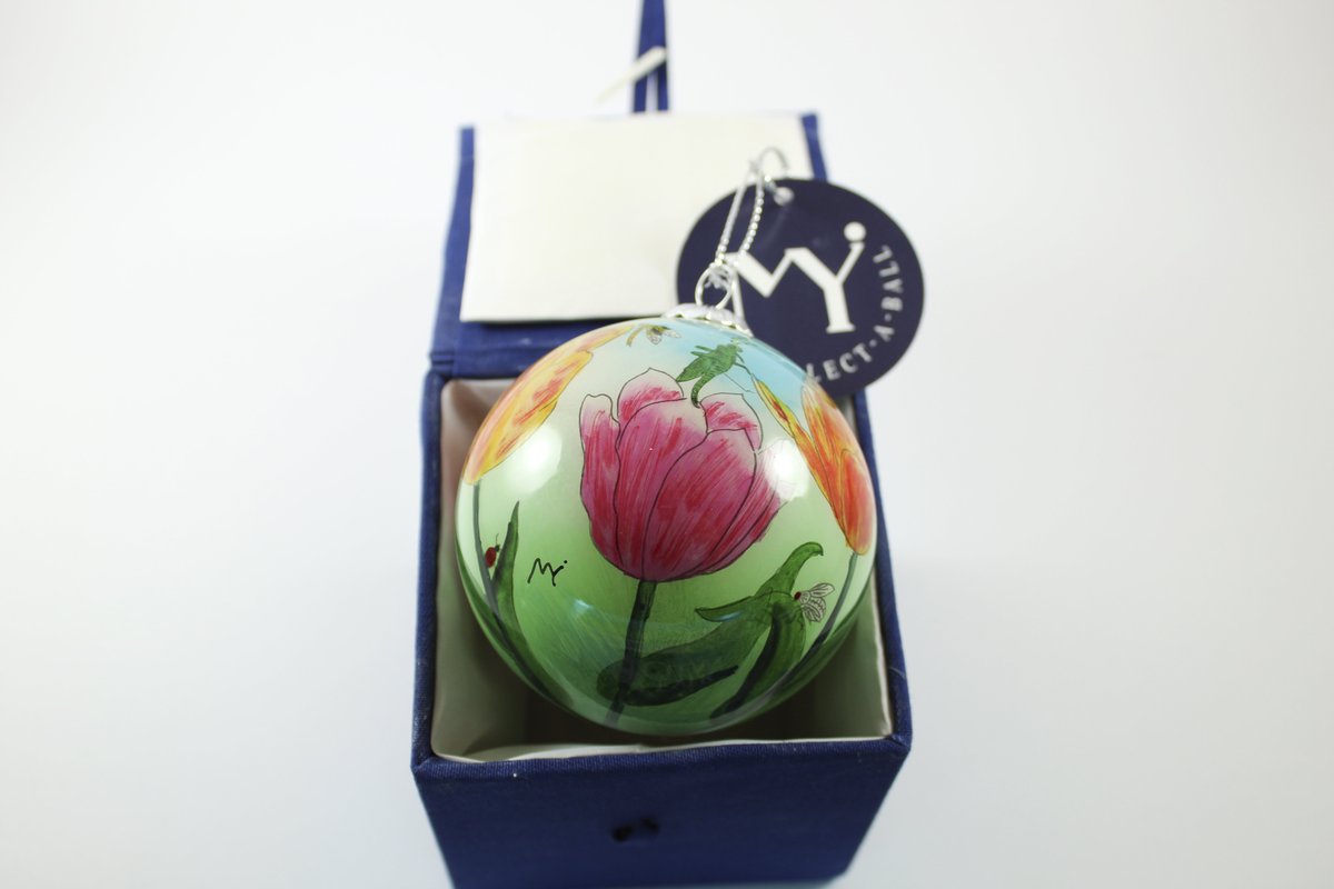 Tulip_Facts's tweet photo. Who else puts up the Christmas tree the day after Thanksgiving? 

Tulip ornaments here: https://t.co/KCHNIclOW2 https://t.co/fV7ODSeWtQ