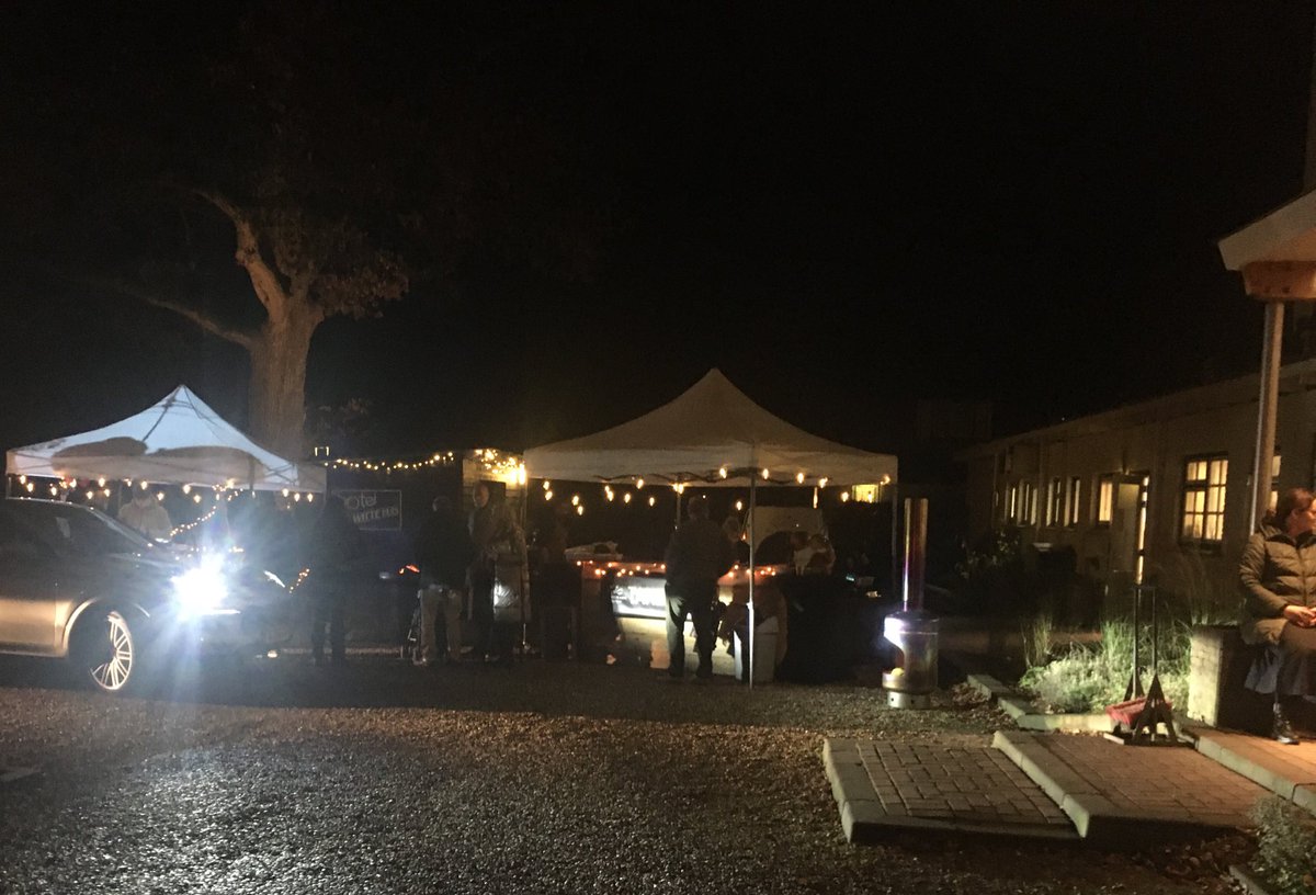 ellen_selm's tweet photo. Veel belangstelling bij drive through vanavond bij ‘t Witte Huis in Olterterp. Heerlijk gegeten! https://t.co/m9wvBhhGVY