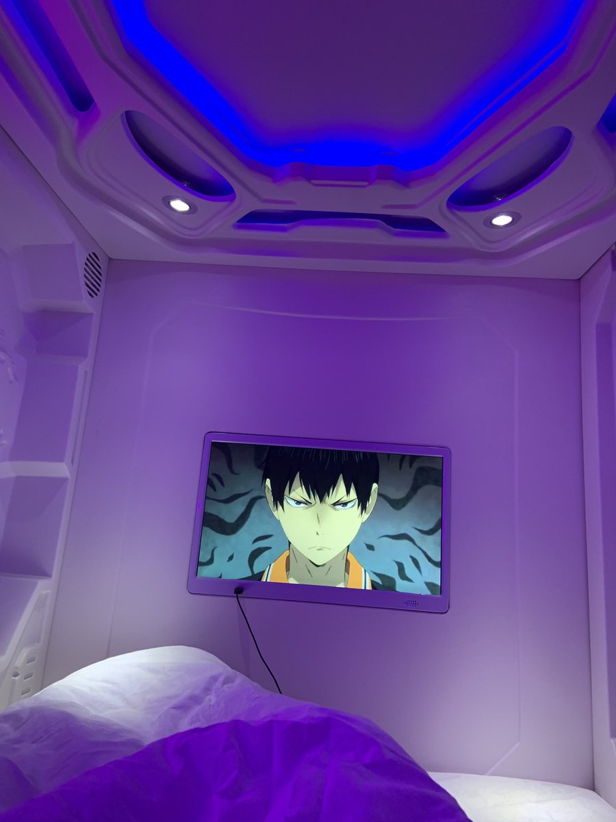 รีวิวโรงแรมแคปซูล ชอบมากเหมือนมีห้องส่วนตัว ปรับแอร์ปรับแสงนู่นนี่นั่นได้ ที่ชอบที่สุดคือเปิดไฮคิวดูได้55555555555