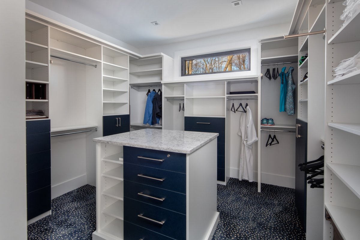 GilbertBurkeDBR's tweet photo. Too many shoes? Too much clothing? Maybe you just need more space. Gilbert + Burke custom designs can give you the space you need to organize so you do not have to compromise your favorite styles😉
#designbuildremodel #gilbertburke #gilbertandburke #walkincloset #interiordesign https://t.co/ZNl5ZW3U1U