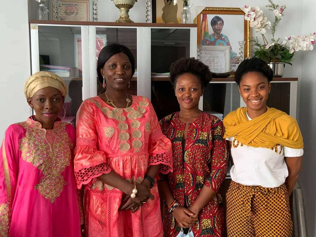 ForumFille's tweet photo. Dans le cadre de l'organisation du Forum, nous avons rencontré Mme @HawaBeavogui ministre des droits de la femme et de l'autonomisation.
Nos échanges étaient axés sur l'organisation dudit Forum et sur l'appui institutionnel que le Ministère pourrait apporter à l'évènement. #FJFG https://t.co/410EnZ4dsU