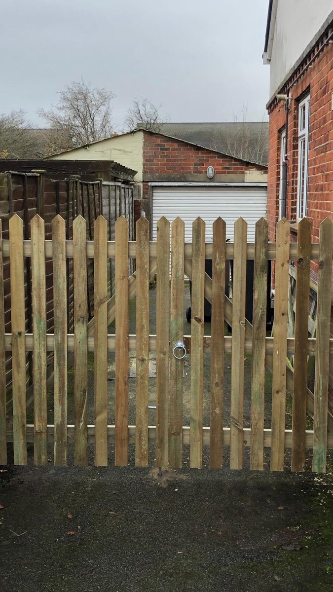 jbsfencing's tweet photo. New palisade gates , call for a free quote 02392 262075 https://t.co/KWtkrP7jeh