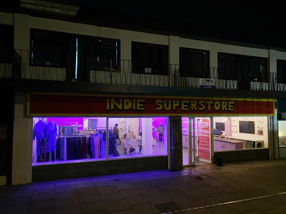 ILovesTheDiff's tweet photo. The most unlikely but welcome thing to ever happen to Lakeside shops. It’s gone hipster. The Elephant’s Ear plant shop is amazingly fitted out. It opens tomorrow. There’s also The Dropbar Workshop and a chicken wings place. https://t.co/obVMXZH9QO