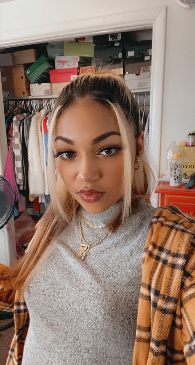 datahliaa's tweet photo. 🤳🏽 https://t.co/BUDfza6Y88