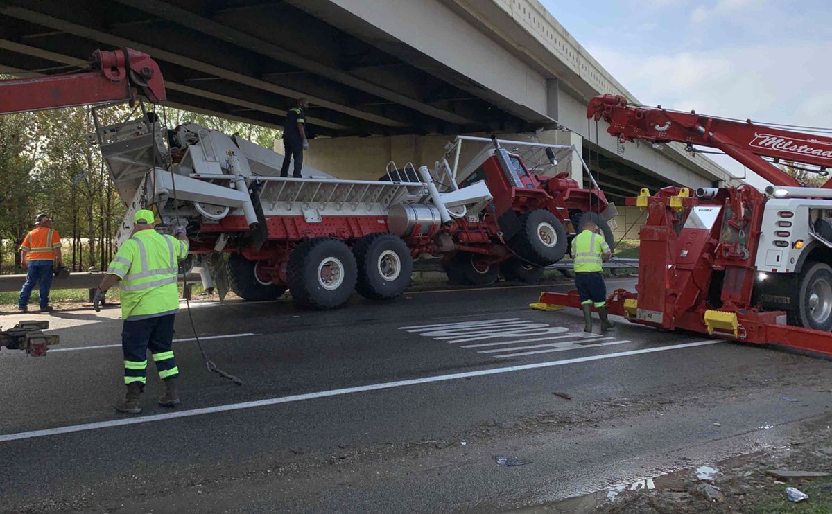 TxDOTHouston's tweet image. Heavy truck incident has the I-10 East Freeway WB connector to I-610 blocked at this time. This clean up effort will take time to clear. Bridge will need to be inspected too.