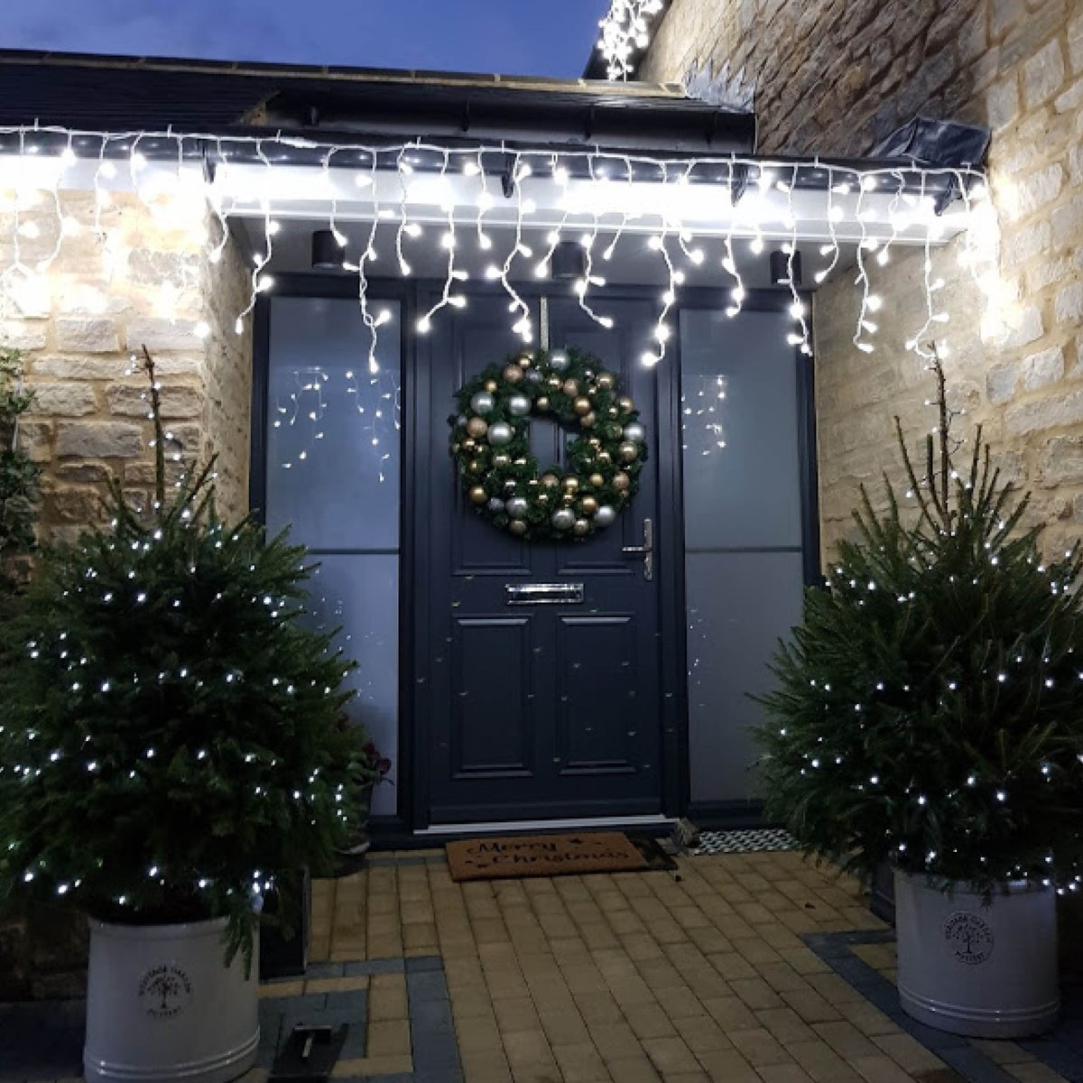 LetItGlowLtd's tweet photo. Such a welcoming entranceway with gorgeous bauble garland and twin potted Christmas trees, complete with icicle lights. 🎁✨

#makechristmasmemorable #makememories #Christmasdecor #Christmasinspiration #Christmasideas #Christmas #Christmas2020 #bespoke #Bath #Bristol #SouthWest https://t.co/apLSq72UwI