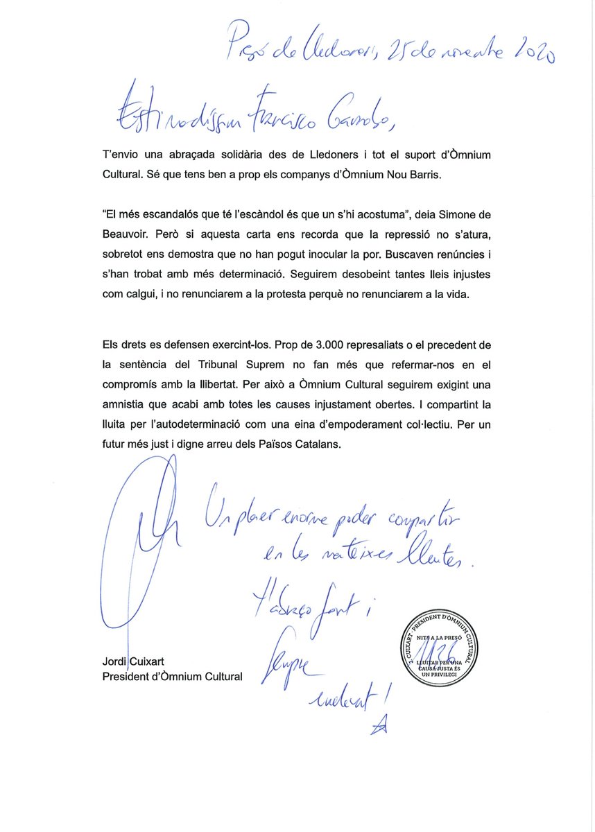 FGarrobo's tweet photo. He rebut centenars de missatges. Tots m'han alegrat i m'han donat escalf per no venir-me a baix.

Però si volia destacar les paraules de l'@AnnaGaSabate i una carta que m'ha fet arribar en @marcelmauri d'en @jcuixart, que us comparteixo.

Preses i exiliades, us volem a casa!!! https://t.co/NIwiA0nZSg