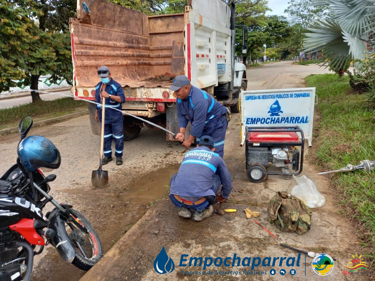 Empochaparral1's tweet photo. #SePresenta| fuga domiciliaria al frente del colegio Soledad Medina, inmediatamente asistimos al lugar atendiendo el daño y dando su pronta solución
#EmpochaparralNoPara💪🏻
#NuestraEmpresa💦
#IntervencionFuga👨🔧 https://t.co/nOfJmY6t5L