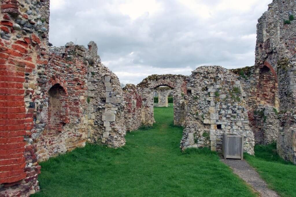 Looking for the best days out in Suffolk? 

We've rounded up the 8 most popular day trips in <a href="/Visit_Suffolk/">Visit Suffolk</a> for you to get planning! 😛

dayoutinengland.com/days-out-in-su…

#SuffolkTips #FamilyDayOut <a href="/allaboutsuffolk/">All About Suffolk #WearAMask 😷</a> #leistonabbey