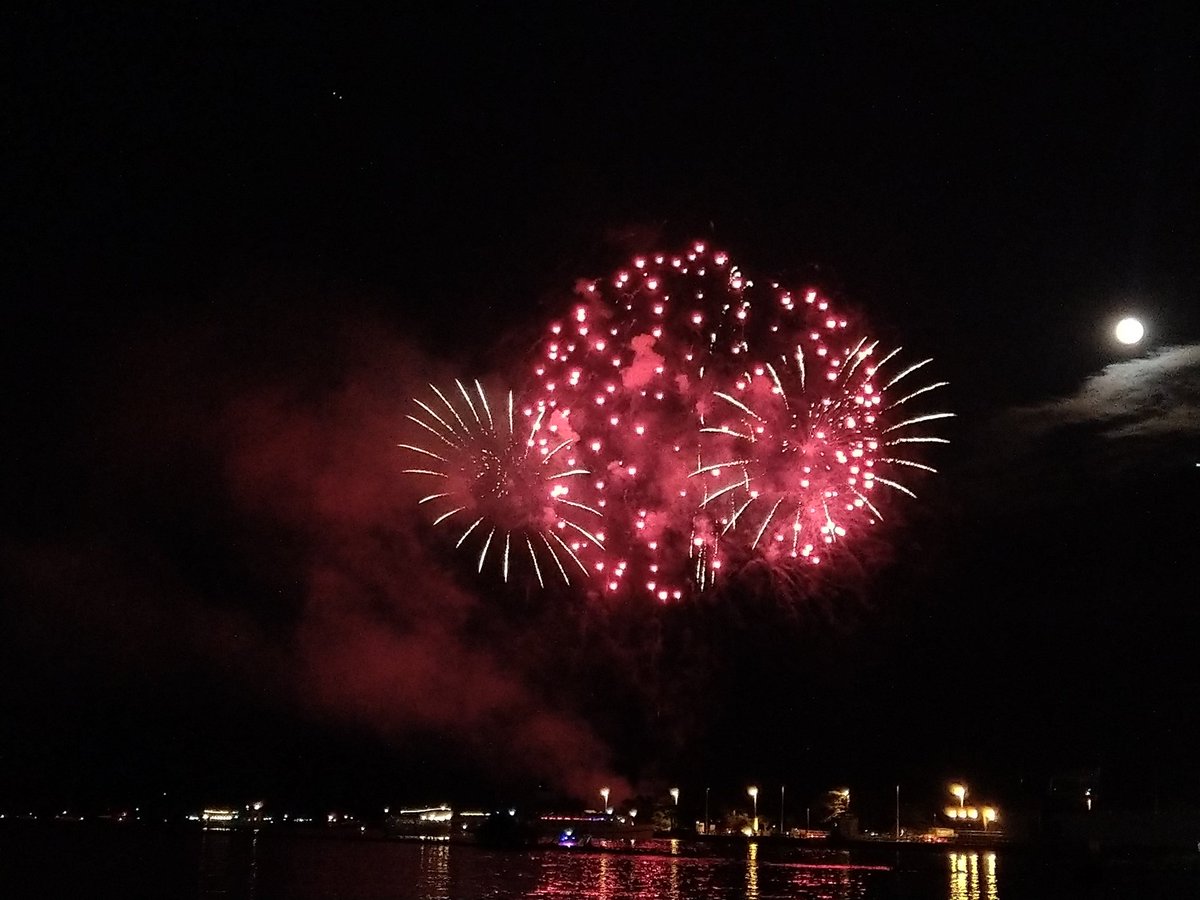 <a href="/AOAOxymoron/">Adventures of an Oxymoron</a> <a href="/Adventuringgal/">Cynthia | Adventuring Woman</a> <a href="/jenny_travels/">Uncharted Traveling</a> <a href="/TravelBugsWorld/">Travel Bugs World ✈️🐞🌎</a> <a href="/ExploreFamily/">Family Travel Explore</a> <a href="/happytrailshike/">Happy Trails Hiking</a> <a href="/JeanetteJoy/">Jeanette JOY☮️</a> <a href="/JourneyHeroApp/">JourneyHero</a> <a href="/HopOnMyJourney/">Frédérique - Hop On My Journey</a> @travelingmkter <a href="/perthtravelers/">Perthtravelers (Wendy)</a> <a href="/Nilemajesty/">Cross Cultural Voyages</a> <a href="/carpediemeire/">John @CarpeDiemEire</a> <a href="/Abfabtravels/">AbFabTravels</a> <a href="/180books/">GeorgeGiunca180books🐠👀 180books.x NFT ETH AIArt</a> <a href="/TravelAtWill/">LDH</a> @OfficialBoarder <a href="/FitLifeTravel/">Fit🌞Life🌞Travel</a> <a href="/tangoandrakija/">Tango & Rakija | Food &Travel Blog 📸</a> <a href="/travelforawhile/">Travel for a while</a> <a href="/HassaneTraveler/">Hassane Traveler 𓂆</a> <a href="/Polymathically/">Justin Boot ∞</a> <a href="/beckyexploring/">Becky Exploring</a> <a href="/aneasyjourney/">Cindi</a> <a href="/RoadtripC/">Roadtrip Couple</a> <a href="/ShellevenHouse/">Shelleven House</a> <a href="/TrvTheWorldClub/">traveltheworldclub.com</a> <a href="/Travel_Session/">TravelingSession.com-Personalized Travel Discovery</a> <a href="/ThoroughTripper/">Steven Jepson | The Thorough Tripper</a> <a href="/suziday123/">Suzi Day</a> <a href="/sisbehaving/">Sisbehaving | travel bloggers</a> @DogFriendlyTrav <a href="/LiveaMemory/">Live a Memory</a> <a href="/LisaRivera2207/">Lisa | Following the Rivera</a> <a href="/LindaPeters64/">Linda</a> <a href="/leo_tuxedo/">King Leo The Tux</a> <a href="/meanderingmyway/">Linda K 🇨🇦</a> <a href="/debnathpc/">Parimal Debnath</a> <a href="/Hello_Vanado/">@Hello_Vanado a million miles & still more to go🎶</a> <a href="/ExpatSnips/">Adventure Everywhere</a> <a href="/jeff_hopland/">The Escape Experts</a> <a href="/PagePlacePlate/">Han | Pages Places & Plates</a> <a href="/YourTrvlHndbk/">Mel • Your Travel Handbook</a> We're heading in to Friday evening here in the UK so how are we feeling about some night-time views? 🤔

Tag your #FlashbackFridayz hosts <a href="/TravelBugsWorld/">Travel Bugs World ✈️🐞🌎</a> <a href="/jenny_travels/">Uncharted Traveling</a> <a href="/Adventuringgal/">Cynthia | Adventuring Woman</a> <a href="/AOAOxymoron/">Adventures of an Oxymoron</a> <a href="/happytrailshike/">Happy Trails Hiking</a> <a href="/ExploreFamily/">Family Travel Explore</a> <a href="/jasontravelblog/">Jason Likes To Travel</a> 

Let's see photos #WithViews 😊