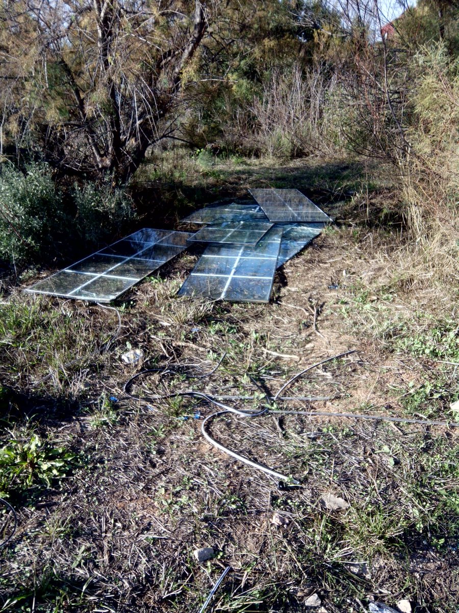 Des d'ací volem apel•lar de manera molt decidida a la responsabilitat de les persones i de les empreses constructores. Ni la natura, ni el poble de #Massarrojos, ni l’horta, ni el barranc del Palmar són abocadors <a href="/Moncadajove/">Joventut Moncada</a> <a href="/AjuntamentVLC/">Ajuntament València</a> <a href="/dipvalencia/">Diputació de València</a> 
<a href="/perlhorta/">Per L'Horta 🍉</a> <a href="/acMacarella/">ACultural Macarella</a>