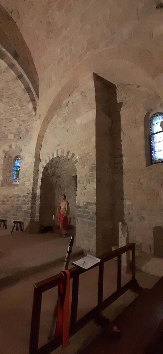 Si vous vous aventurez à l'intérieur de celle-ci, vous pourrez contempler un des joyaux du mobilier liturgique paleochrétien conservé dans le midi de la France.