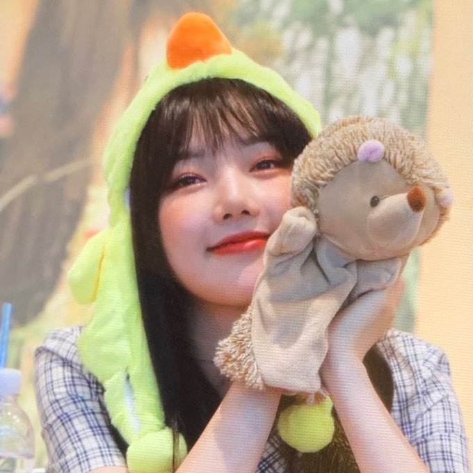 luvflwerr's tweet photo. ⁶ ↱`🧺
¡hey!, *hug* from yerin to 
@soffaery 🍰 https://t.co/dWTelujrdf