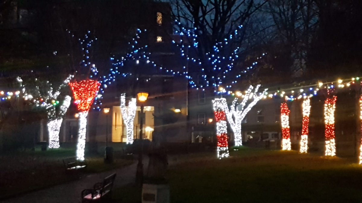 Magical colours and lights all around the city this evening as the countdown to Christmas truly begins #christmasincork #letitglow https://t.co/Wf5cpS6ghH