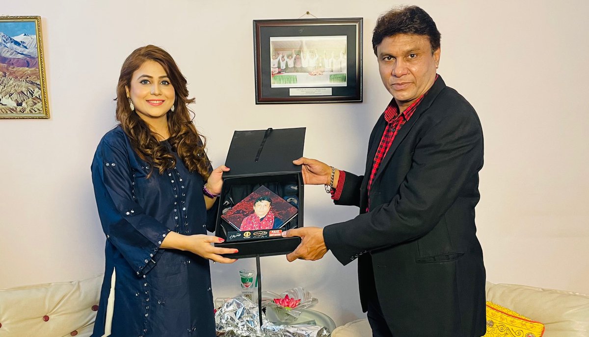 NaziaAliUncut's tweet photo. Really grateful for Mr.Muhammad Imtiaz Khan Faran for his Precious time.
Program. #ShamEfaiz #faiznetwork #webChannel 🖥 #19EP
Host #NaziaAli ✍🏻#Columnist , #Social_Activist
Guest. Mr. Muhammad Imtiaz Khan Faran senior #Journalist & President Of #KarachiPressClub https://t.co/j0cKdNFuK9