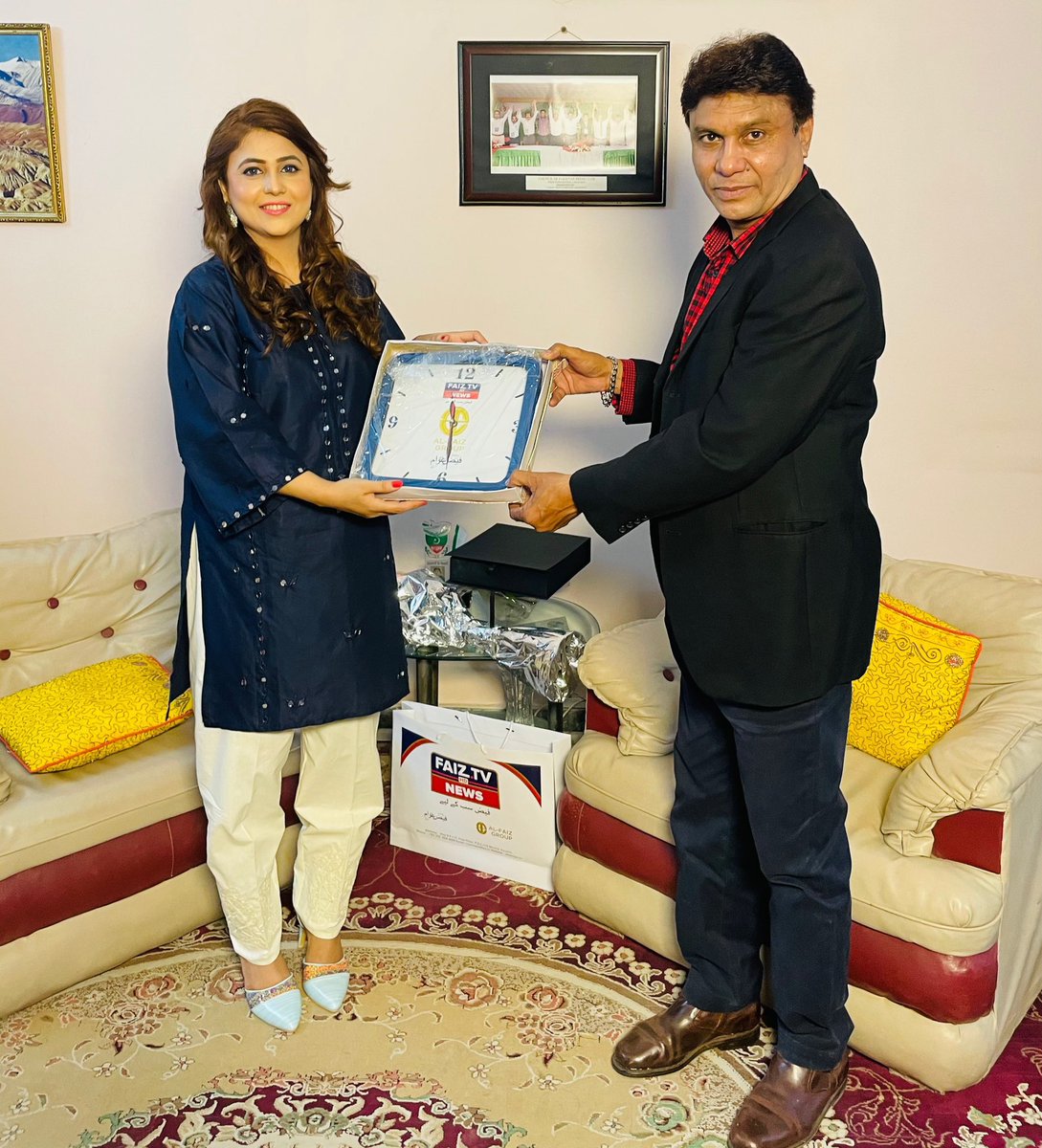 NaziaAliUncut's tweet photo. Really grateful for Mr.Muhammad Imtiaz Khan Faran for his Precious time.
Program. #ShamEfaiz #faiznetwork #webChannel 🖥 #19EP
Host #NaziaAli ✍🏻#Columnist , #Social_Activist
Guest. Mr. Muhammad Imtiaz Khan Faran senior #Journalist & President Of #KarachiPressClub https://t.co/j0cKdNFuK9