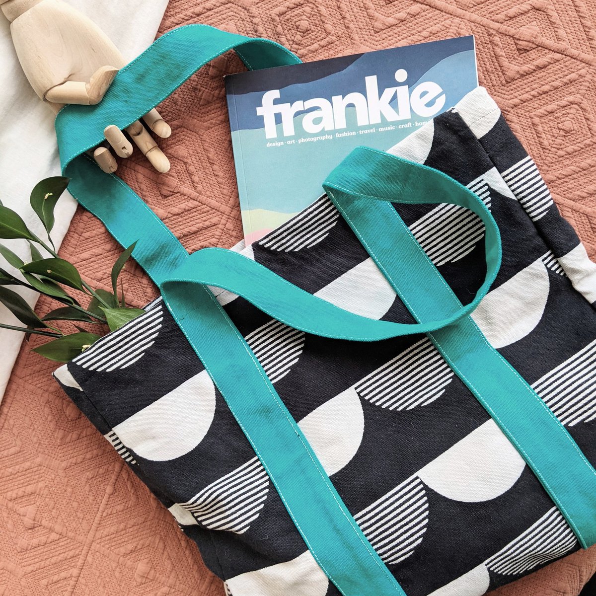 N E W * S T Y L E

We're so excited to launch this brand new tote bag in the shop! A great Christmas gift idea for those who want to choose kind this year. Every purchase is helping us to get more girls into school.
maykher.com
#ForWomankind #ShopEthicalInstead