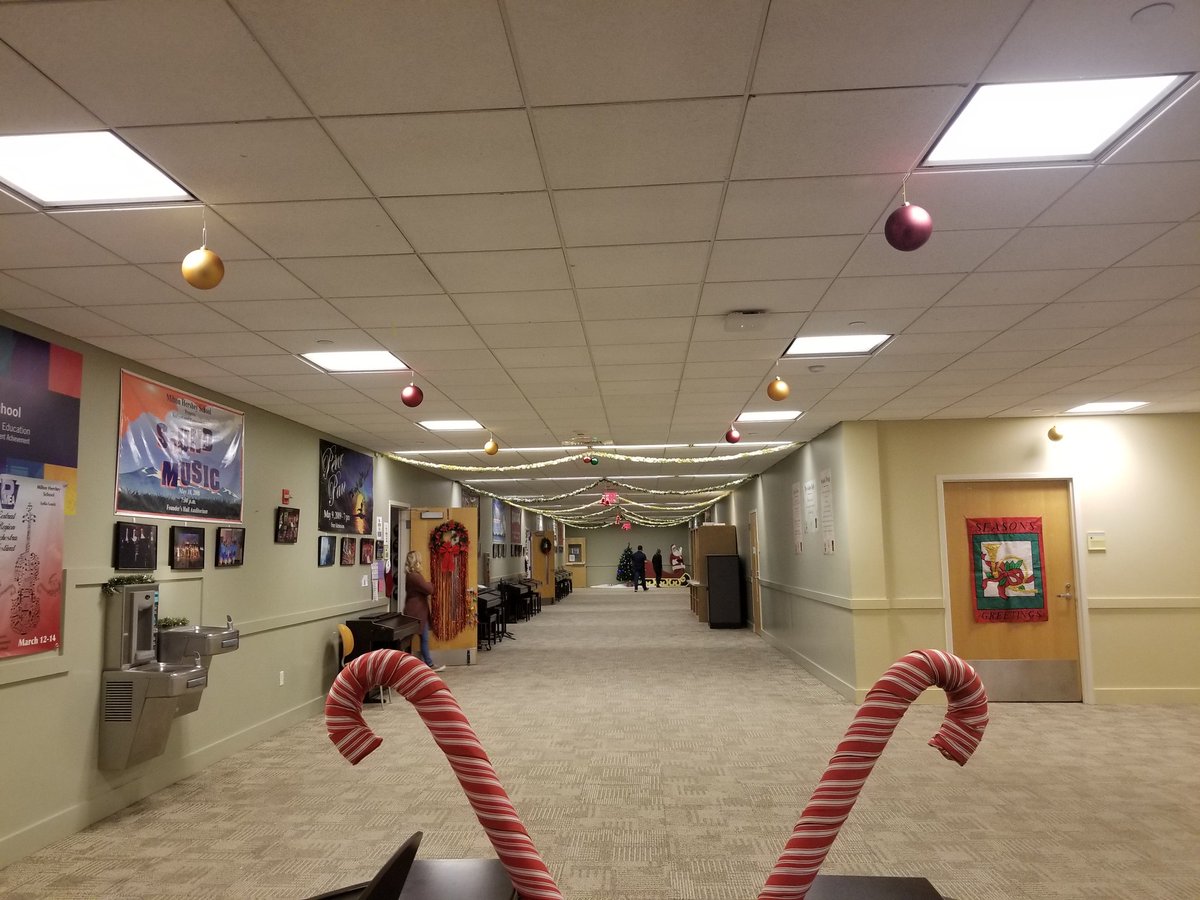 MHS_Gable's tweet photo. It's beginning to look alot like Christmas here @MhsSdbands !

@MhsVpa @miltonhershey @MhsUlrich https://t.co/uOXA3YOG6g