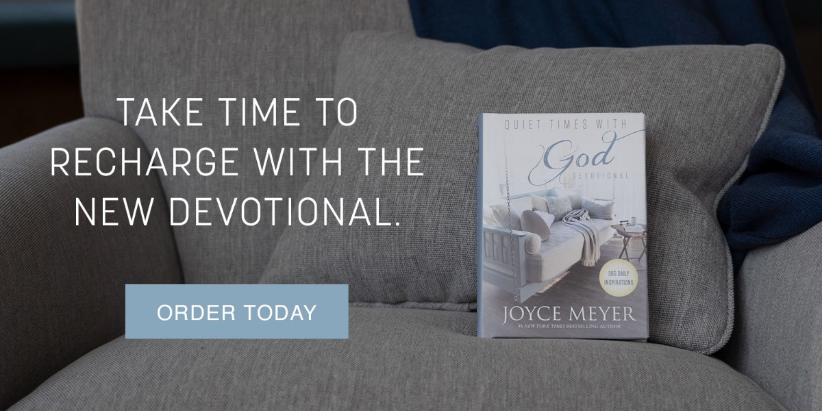 JoyceMeyer's tweet photo. In Quiet Times With God, you’ll be able to slow down, hear God speaking to you, and receive His peace like never before. Take time to rest, recharge, and just be. Get your copy today at https://t.co/9uxQWPTxXy, Walmart, Amazon, or wherever books are sold. #JoyceDevo #NewDevo https://t.co/JuzDliNkGr