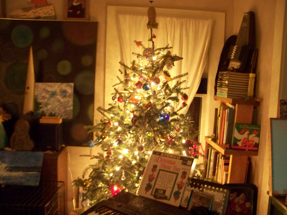 There are many mansions in the 𝕮𝖍𝖗𝖎𝖘𝖙𝖒𝖆𝖘 𝕾𝖔̈𝖓𝖌𝖘 genre & this year, I've put together a few playlists to highlight some of them.