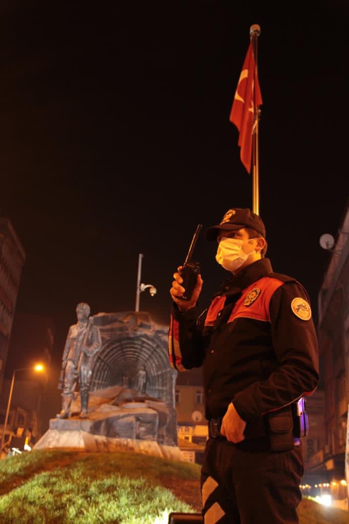 MetinTURANLI's tweet photo. Korona günlerinde çoğunluk evde kaldıkça kendimizi daha iyi hissediyoruz. 
Tez zamanda yerterki normalleşelim, ufak tefek sorunları dert etmeyiz; Zonguldak bizi yormaz. ⁦@ZYunuslar⁩ ⁦@ZEM155⁩ https://t.co/y4WL5cIAiR