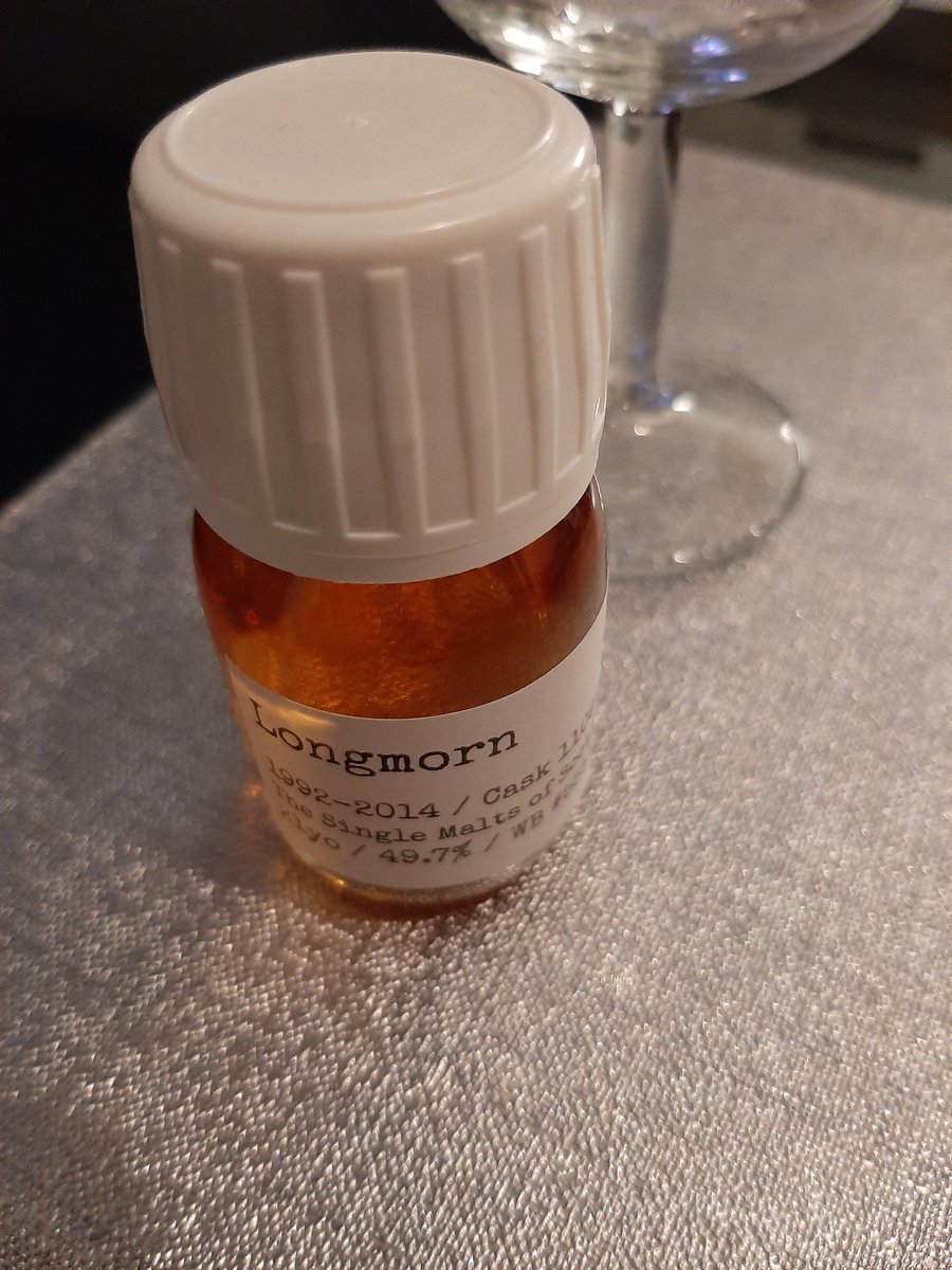 Stuur_O_loog's tweet image. Prettig weekend begint met een sample van een mede whisky liefhebber....
Longmorn 21 jaar oud op 49,7% cask 110979  #singlemaltsofscotland