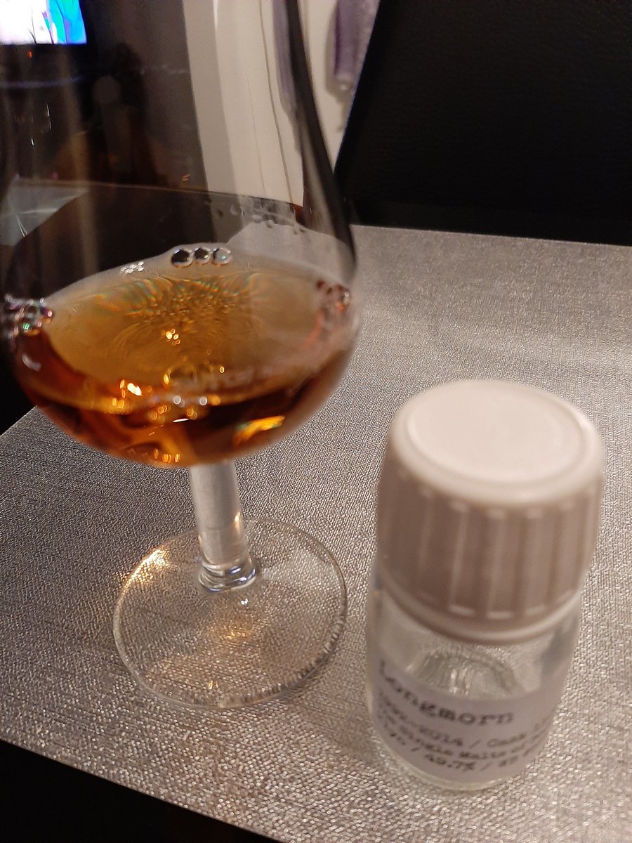 Stuur_O_loog's tweet image. Prettig weekend begint met een sample van een mede whisky liefhebber....
Longmorn 21 jaar oud op 49,7% cask 110979  #singlemaltsofscotland