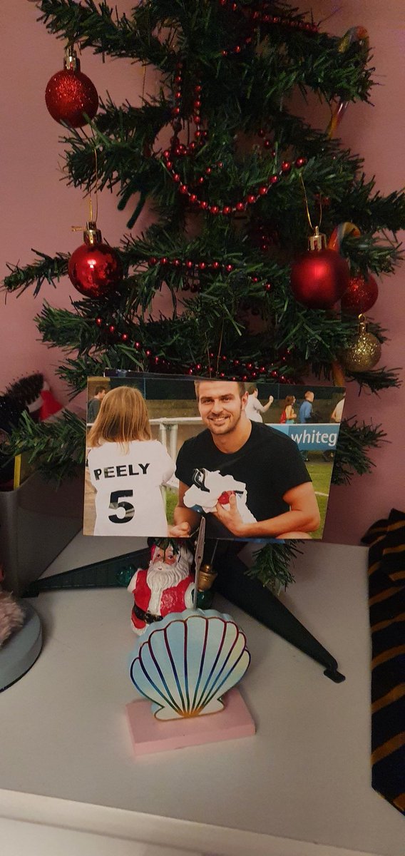 Emmaloumorley's tweet image. @peelyb5 Remember this little girl? Not so little now...she just done her room and said im putting this up again hes a hottie! 😂