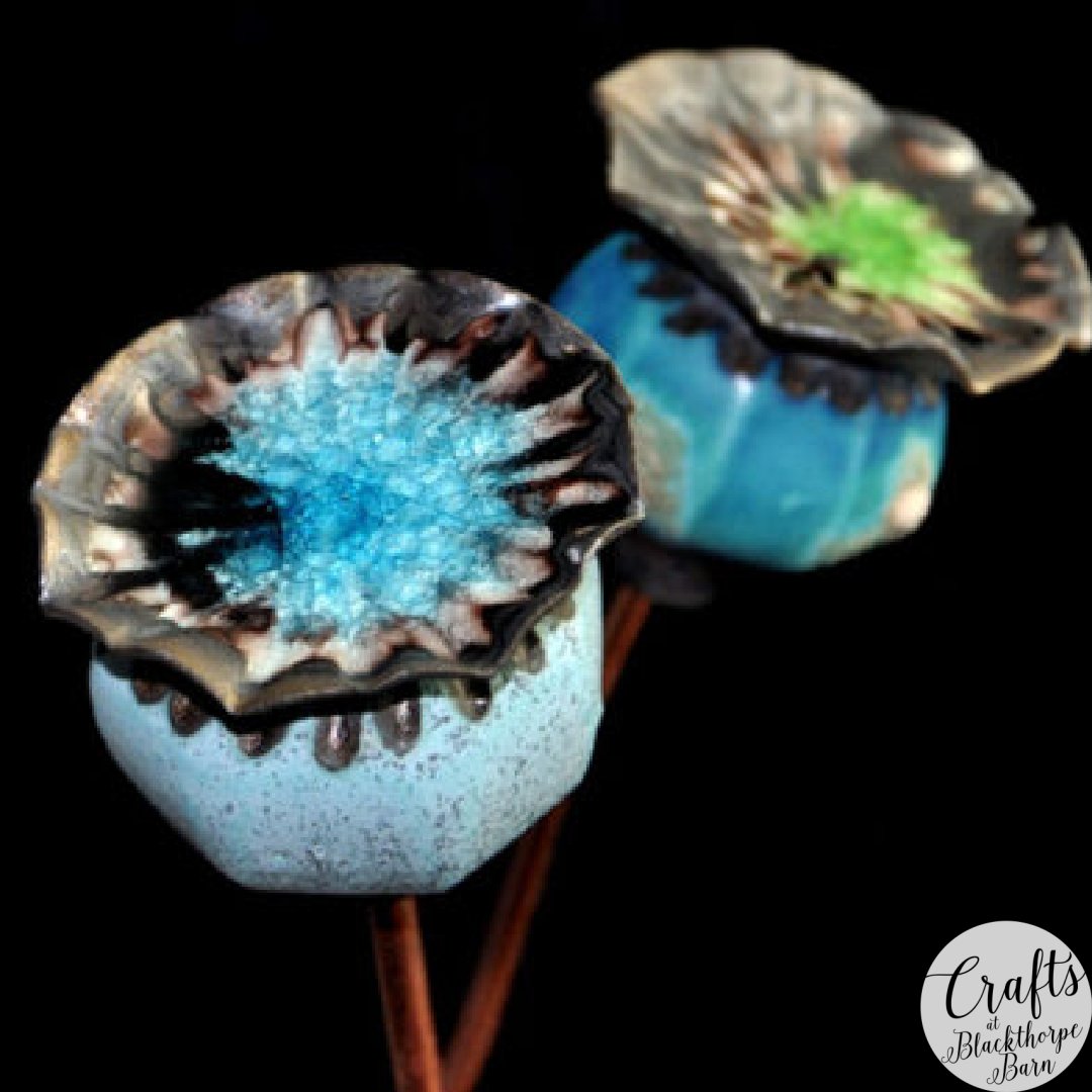 These glorious poppy seed heads are made by <a href="/ceramicsbuyanja/">Anja</a> using reduction-fired stoneware. These decorative ceramics are suitable for indoors and outdoors, for the garden, on a balcony or on a patio or indoors.
See more buff.ly/3lmFfwl
Offer: buff.ly/36fr1Jk