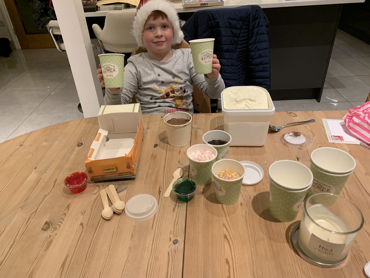 GardeningWell's tweet image. Fabulous treats delivered from #StormInATeacup 
Putting a smile on many faces this evening.  
m.facebook.com/storminateacup…
