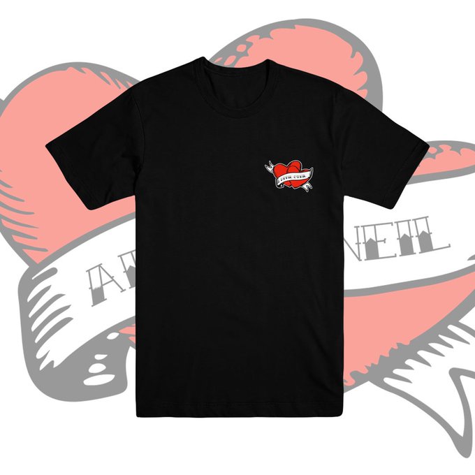 3 pic. New merch available for Black Friday on https://t.co/9LF3PLMv8V https://t.co/NH7M0zxxrT