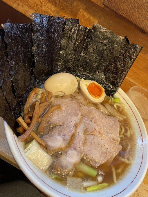 2 pic. 世界一美味しいラーメンと
沖田大御神です
御鑑賞下さい。 https://t.co/bxrYp33BW6