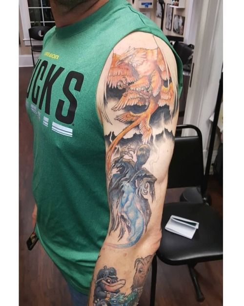 SpeakBeasty's tweet photo. Keeping in theme with the #NewtCase from earlier this week - LOOK AT THE MAJESTIC FRANK ON HIS ARM!
We love the contrast of dark (Dementors) vs light (Thunderbirds)
#Speakbeasty #FantasticBeasts #Dementors #Thunderbird https://t.co/PI8W4HQOfq