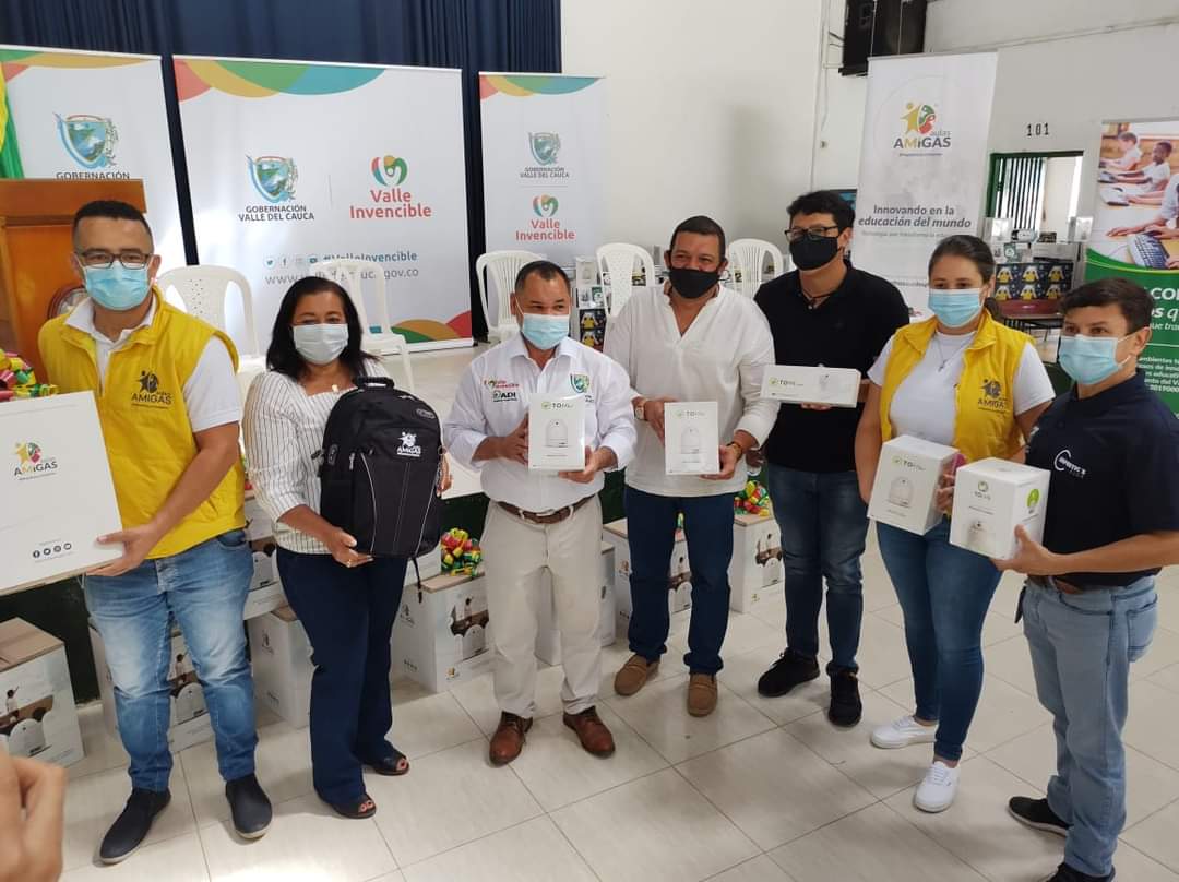 AulasAmigas's tweet photo. Continuamos con las Inauguraciones de nuestro proyecto Aulas Amigas esta vez en el Municipio de Calima, Gobernación del Valle del Cauca  Nuestros "Ambientes tecnológicos integrales como apoyo a los procesos de Innovación Educativa" con TOMi Digital. https://t.co/tFXHhk76xw