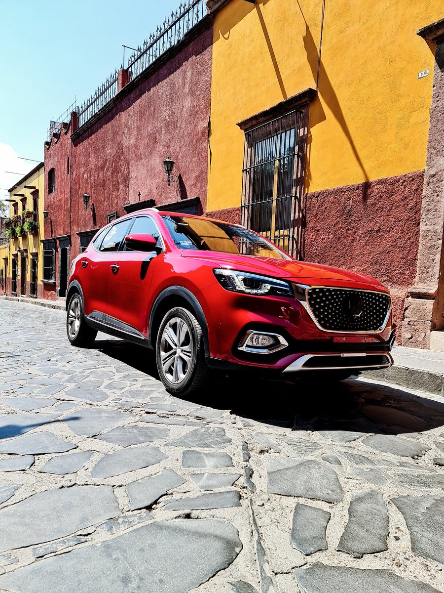 AutosyMas's tweet photo. La seguridad también forma parte del nuevo #HS de @MGMotorMx y por ello, integra el sistema #MGPilot con asistencia al cambio de carril, alerta de tráfico cruzado, control de frenado en curva y algunas ventajas adicionales.
#ElFuturoEsLoQueNosMueve https://t.co/k3oapaT956
