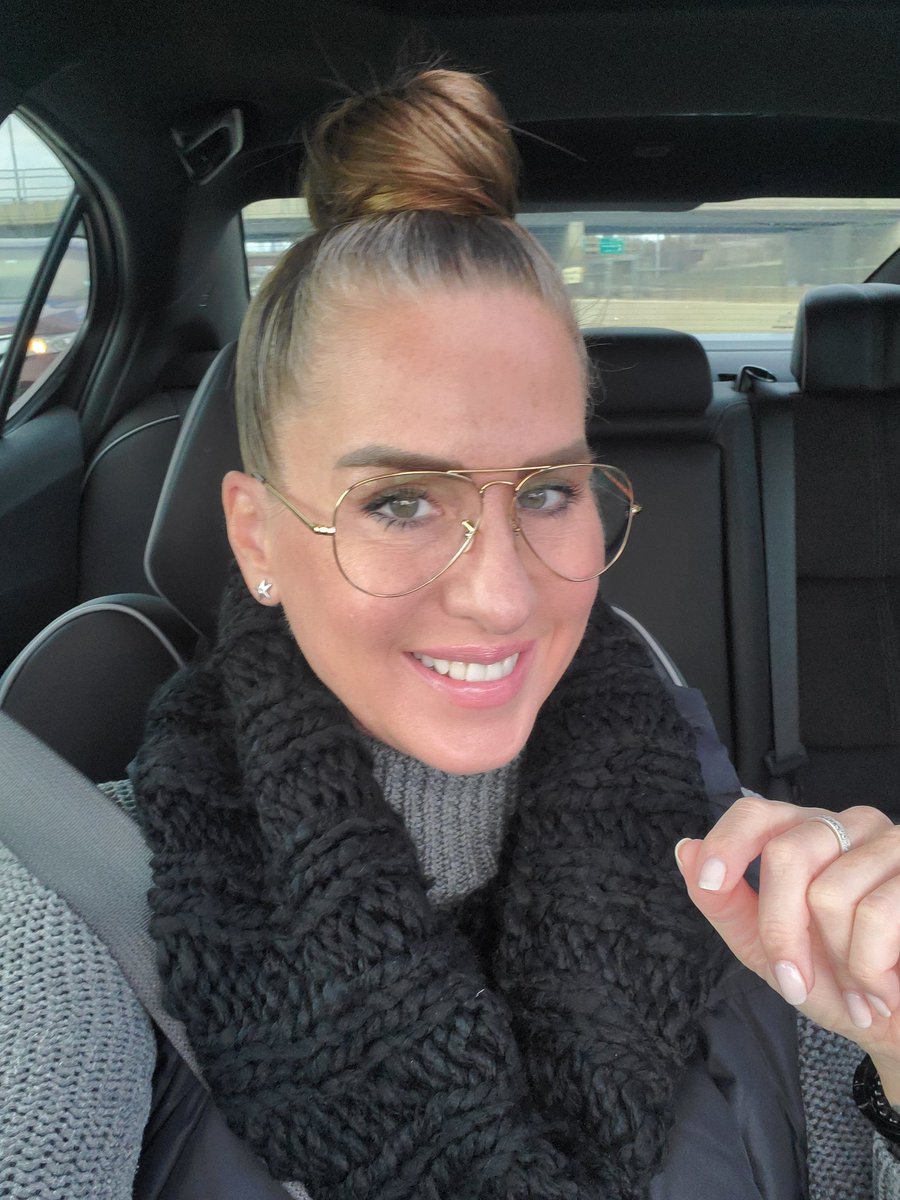 justamy1971's tweet photo. @ECMcLaughlin This was my 3rd Thanksgiving sober. Sobriety has quite literally become my superpower. I finally got my formula right @ 49. So thankful and grateful this year for so much. Even in the midst of a pandemic, life can be good. My sobriety is #1. ♡ https://t.co/rc2jBrjHZC