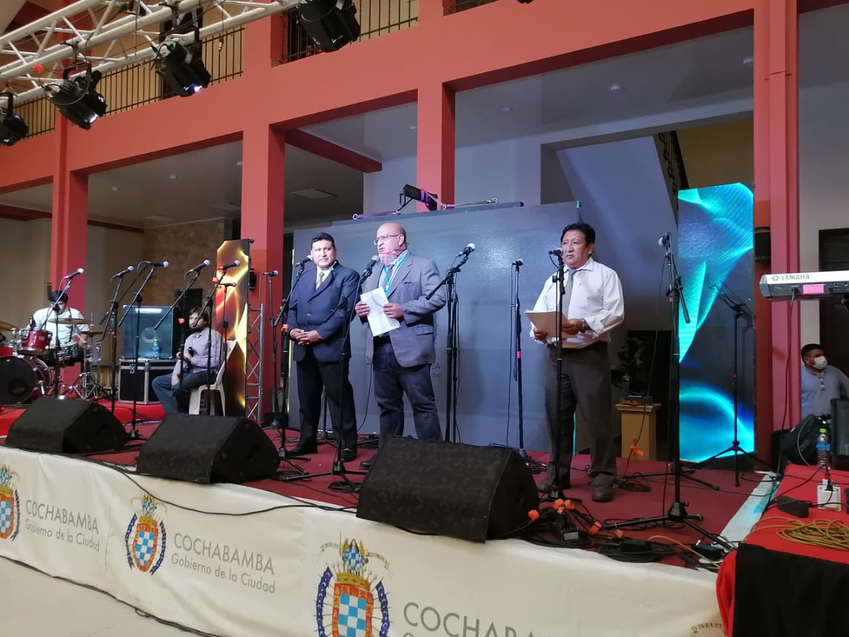 En conmemoración al día del músico, la Secretaria de Cultura realizó un reconocimiento a todos los músicos destacados del Cochabamba. https://t.co/7CG2mXI3Cx