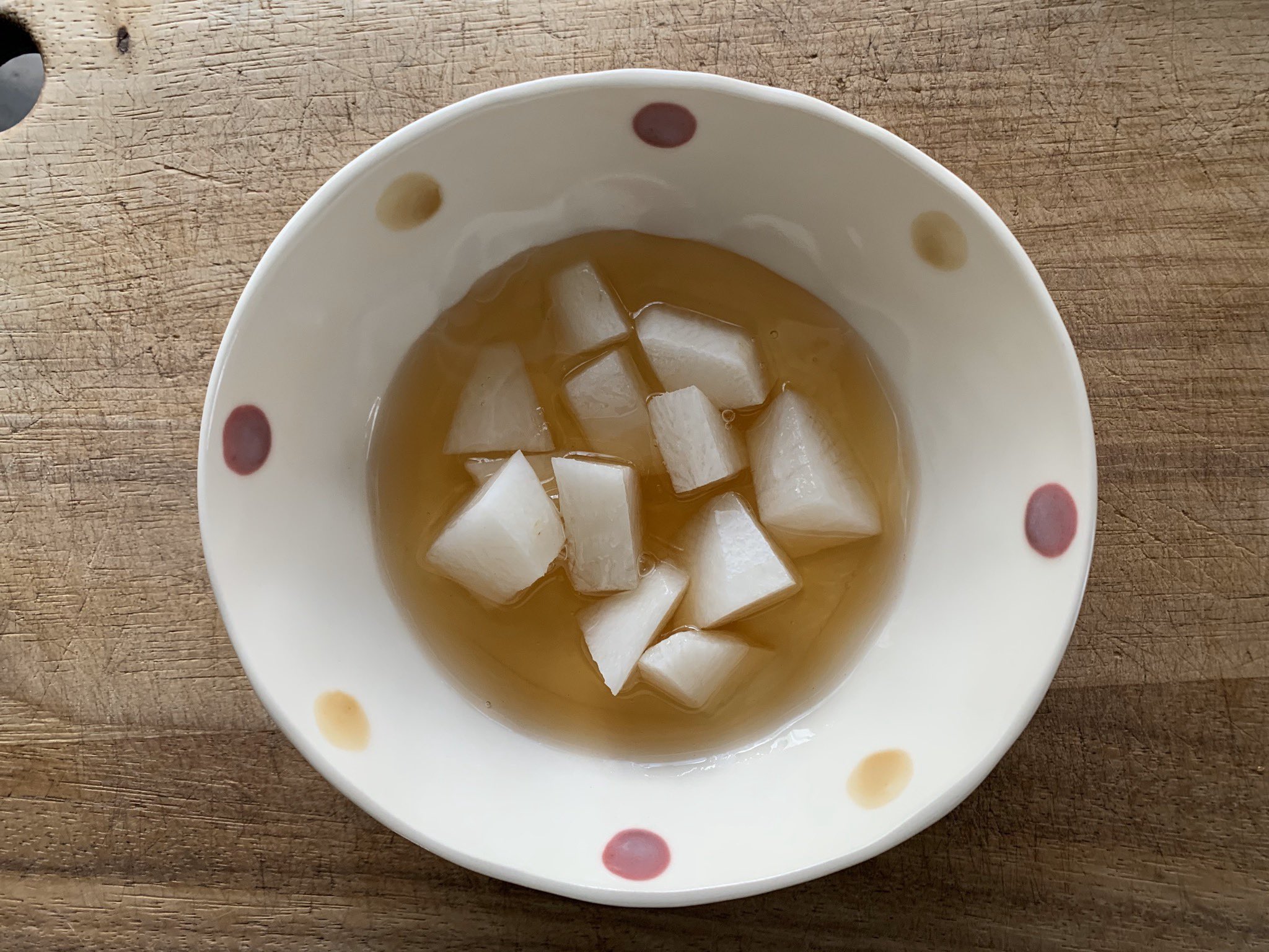 Coco美漢方 田中 友也です 長引く咳や痰 喉の痛みに 大根飴 材料は大根とハチミツだけ 作り方も大根を1 角に切り ハチミツをヒタヒタに注いで一晩冷蔵庫に入れ 浸けておくだけ 板藍のど飴入りもオススメ 大根がシワシワになれば取り出し 大根 Coco美漢方 田中 友也です 長引く咳や痰 喉の痛みに 大根飴 材料は大根とハチミツだけ 作り方も大根を1 角に切り ハチミツをヒタヒタに注いで一晩冷蔵庫に入れ 浸けておくだけ 板藍のど飴入りもオススメ 大根がシワシワになれば取り出し 大根