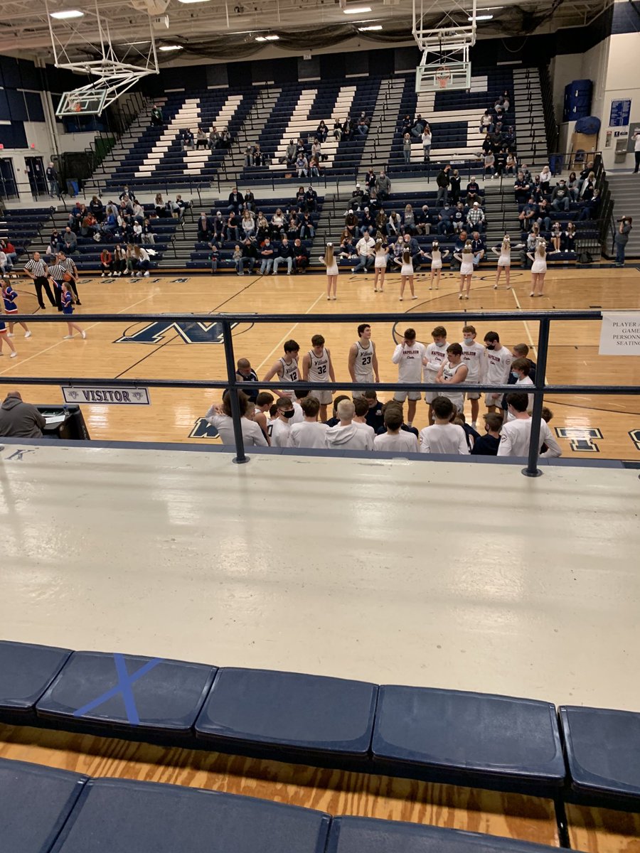 MrBus4's tweet photo. Do you think they are social distancing without a mask. This may be why you will not have a whole season. Just don’t understand. https://t.co/56ZQAYxv1y
