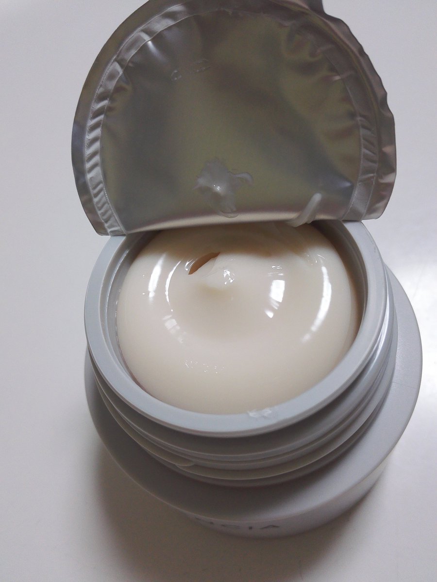 ららぽん フェイスラインのブツブツ 頬のカサカサ マスクのせいもある 絶対 に悩んでたときに出会ったのが こちらのディセンシークリーム 結論から言うと このクリーム 最強 悩みの種だったブツブツが3日で消えた すごすぎ ディセンシア